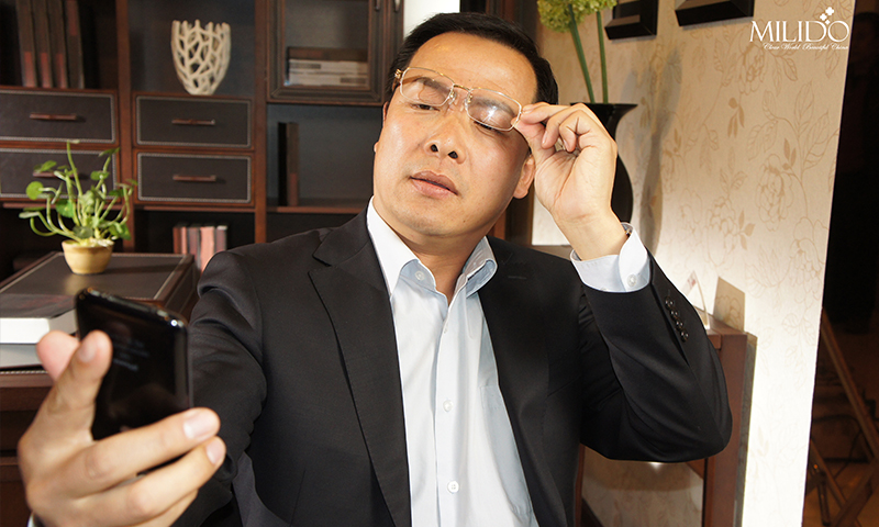 老花鏡需要驗(yàn)光配嗎？近視的人會(huì)得老花嗎？