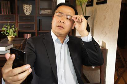 戴傳統(tǒng)老花鏡看遠一片模糊，老花鏡怎么配？