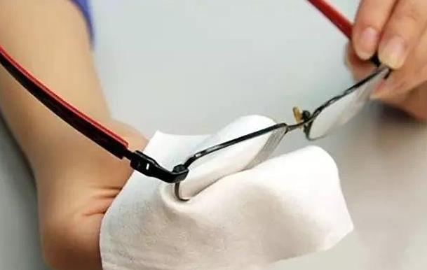 老花鏡防輻射眼鏡的作用、保養(yǎng)，你真的都懂嗎？