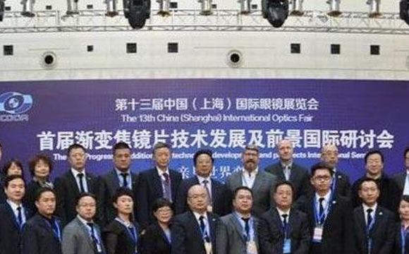 老花鏡技術(shù)革命，漸進多焦鏡才是最佳解決方案