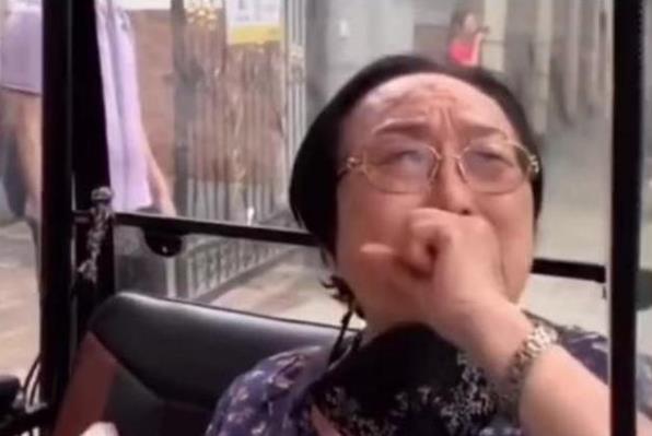 老花鏡不能隨意佩戴，按照年齡度數(shù)購買不準確