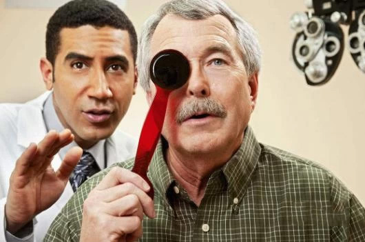 50歲佩戴老花鏡，記住這幾點(diǎn)選老花鏡不入坑