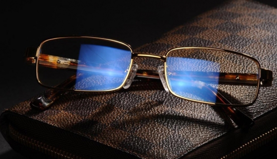 美麗島：一副遠(yuǎn)近清晰的老花鏡，全天配戴都不用摘的漸進(jìn)多焦鏡