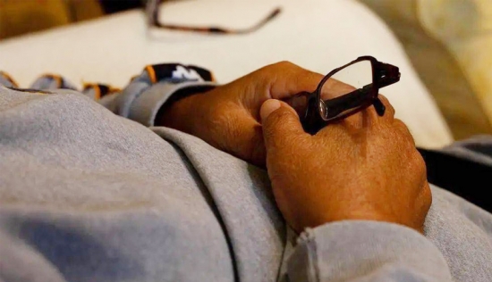 美麗島多焦鏡：王先生出門(mén)忘帶老花鏡，路邊攤買(mǎi)了副卻買(mǎi)了麻煩