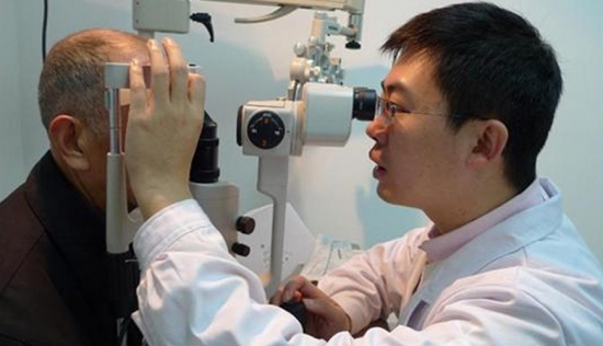 美麗島：一副遠近清晰的老花鏡，全天配戴都不用摘的漸進多焦鏡